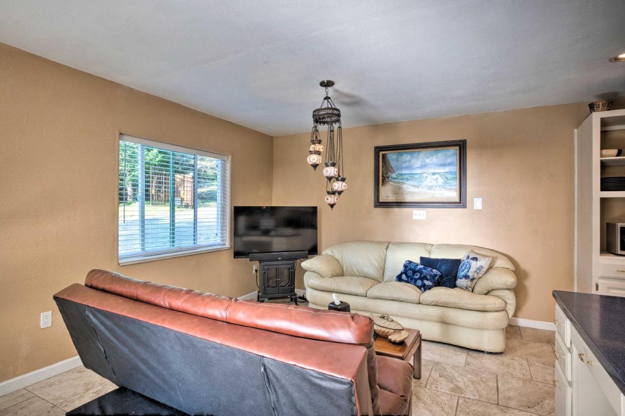 Quaint Riverside Reprieve With Kayaks And Floats! Brookings Exterior photo