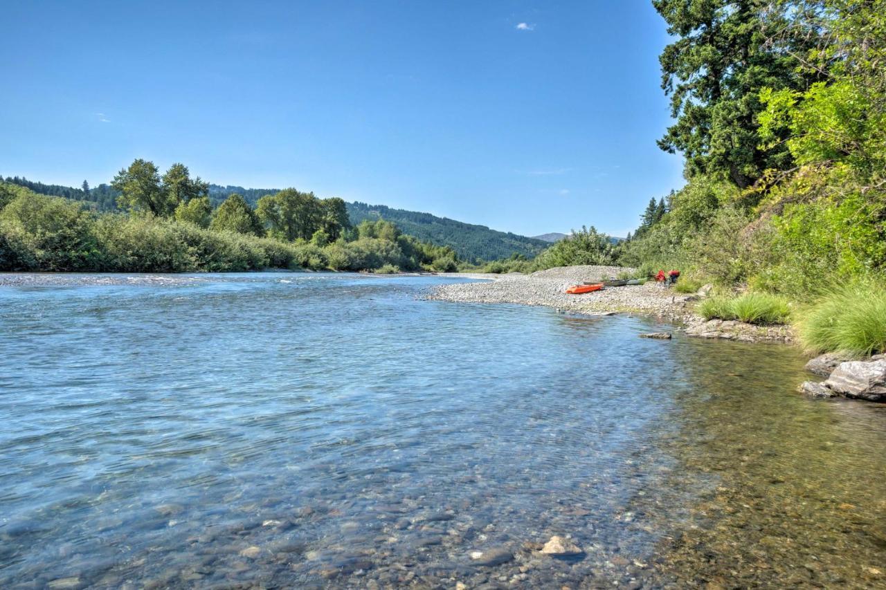 Quaint Riverside Reprieve With Kayaks And Floats! Brookings Exterior photo