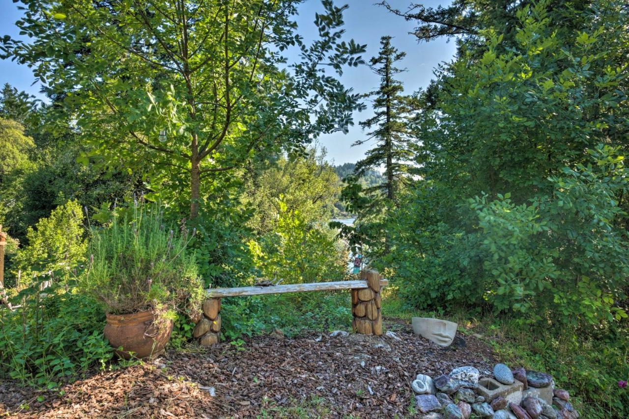 Quaint Riverside Reprieve With Kayaks And Floats! Brookings Exterior photo