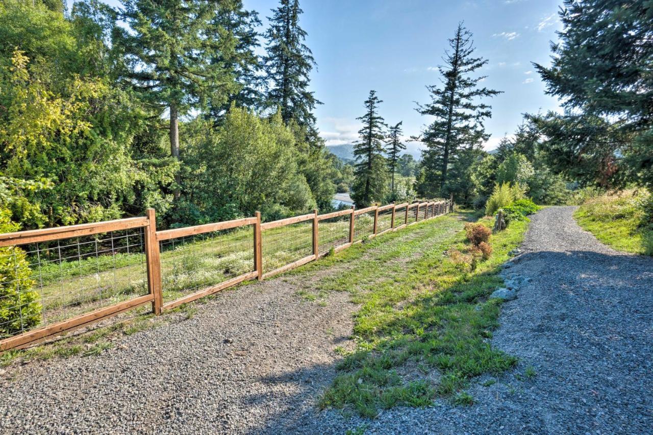 Quaint Riverside Reprieve With Kayaks And Floats! Brookings Exterior photo
